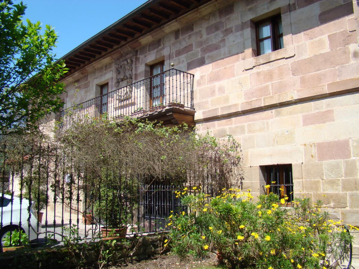 Casona De La Salceda Pensionat Treceño Exteriör bild