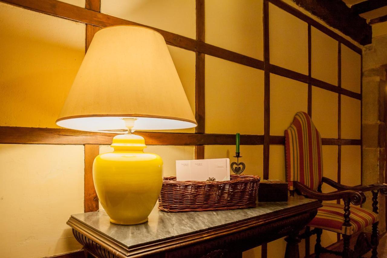 Casona De La Salceda Pensionat Treceño Exteriör bild
